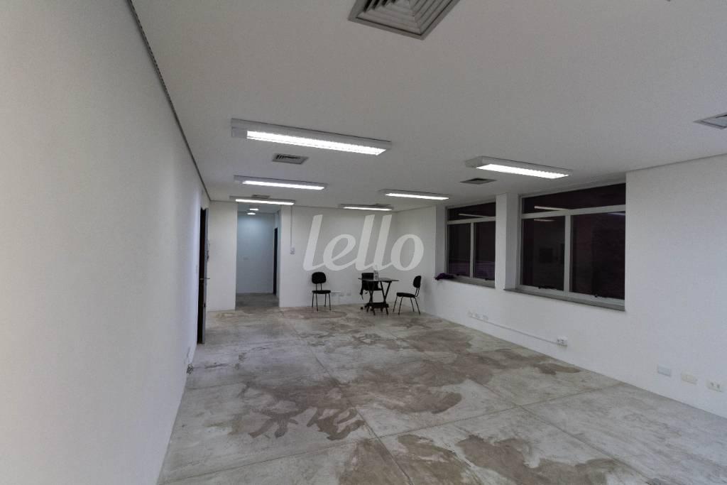 SALA de Sala / Conjunto para alugar, Padrão com 59 m², e 2 vagas em Vila Madalena - São Paulo