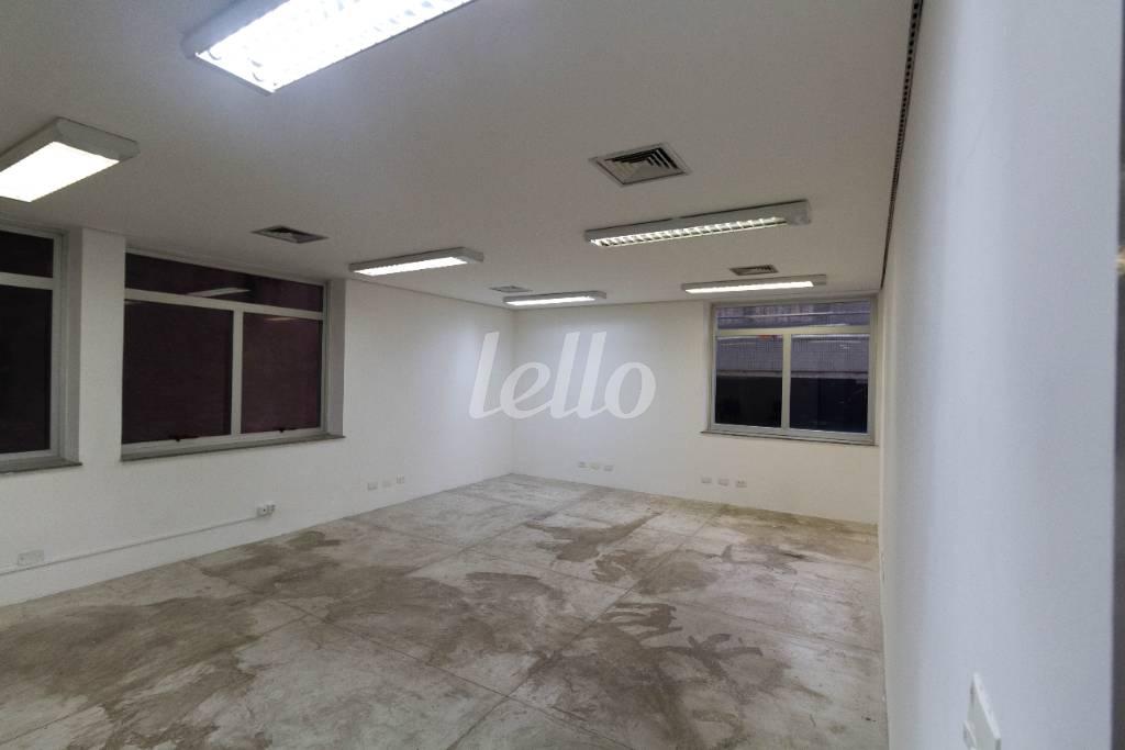 SALA de Sala / Conjunto para alugar, Padrão com 59 m², e 2 vagas em Vila Madalena - São Paulo