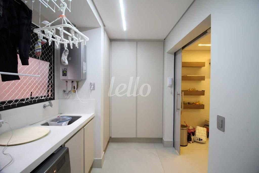 ÁREA DE SERVIÇO de Apartamento à venda, Padrão com 178 m², 3 quartos e 3 vagas em Jardim Paulista - São Paulo
