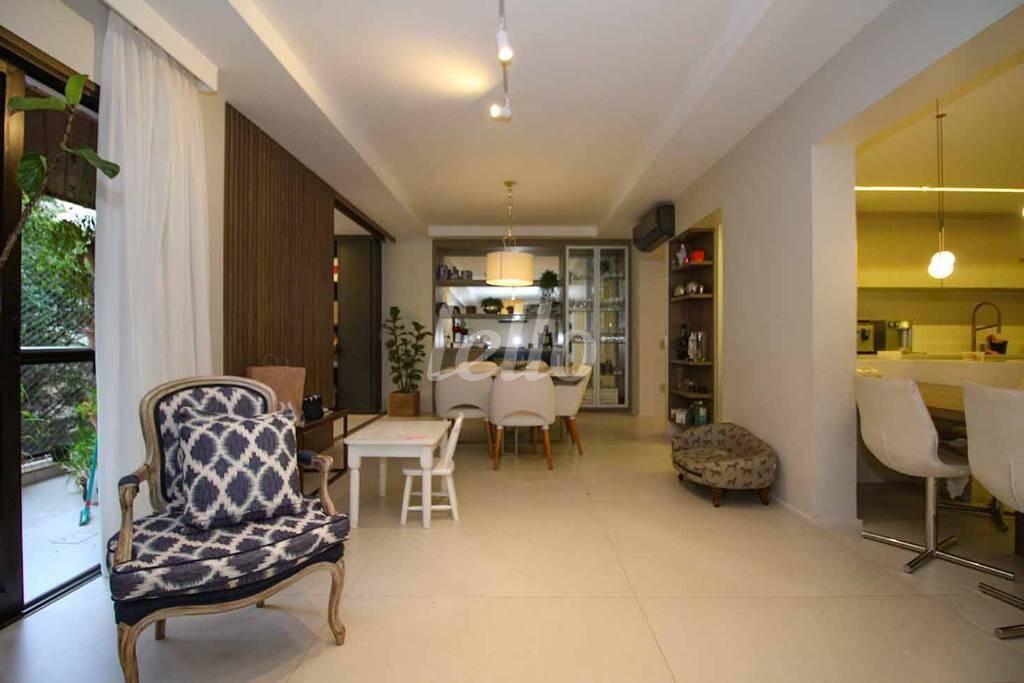 SALA de Apartamento à venda, Padrão com 178 m², 3 quartos e 3 vagas em Jardim Paulista - São Paulo