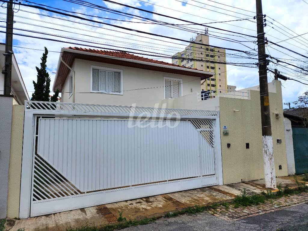 FACHDA de Casa à venda, sobrado com 179 m², 3 quartos e 3 vagas em Mirandopolis - São Paulo
