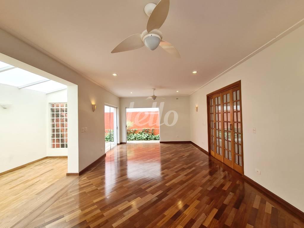 SALA de Casa à venda, sobrado com 179 m², 3 quartos e 3 vagas em Mirandopolis - São Paulo