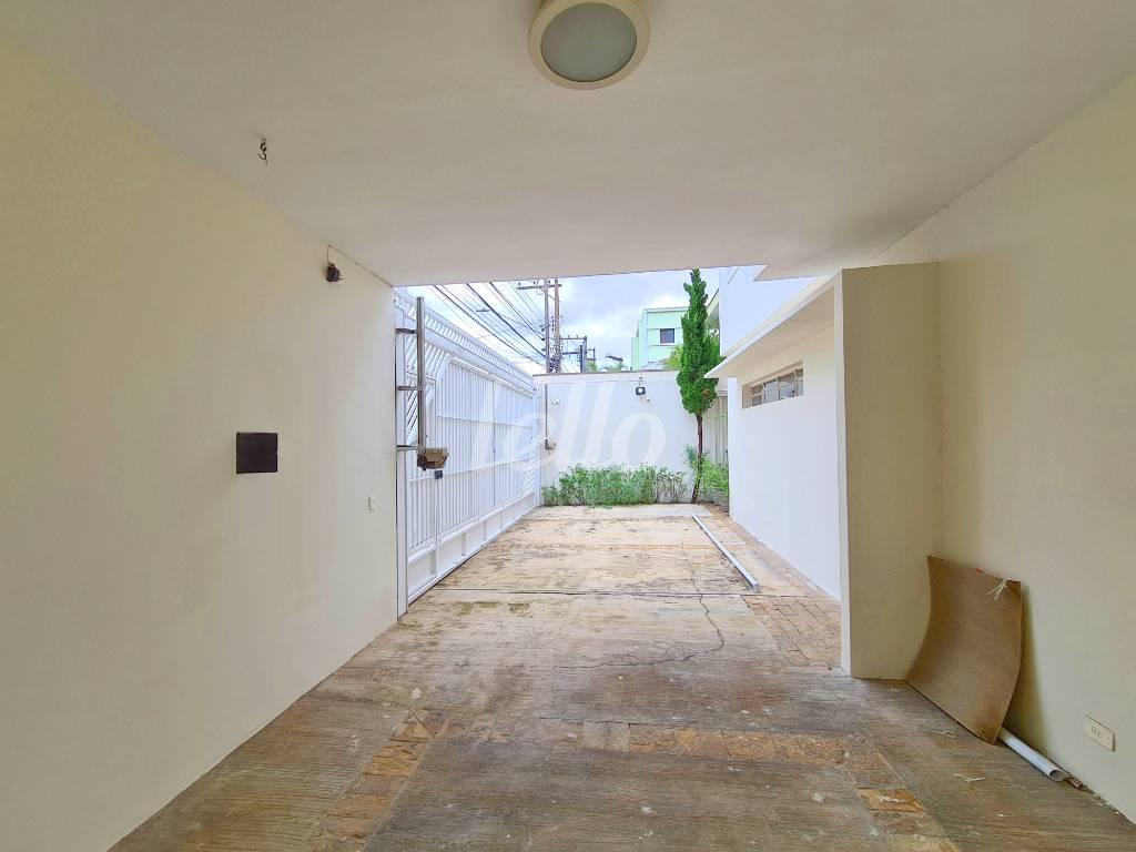 GARAGEM de Casa à venda, sobrado com 179 m², 3 quartos e 3 vagas em Mirandopolis - São Paulo