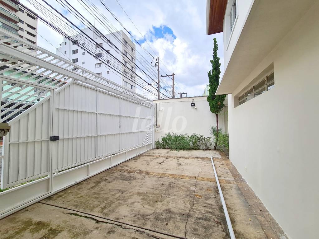GARAGEM de Casa à venda, sobrado com 179 m², 3 quartos e 3 vagas em Mirandopolis - São Paulo