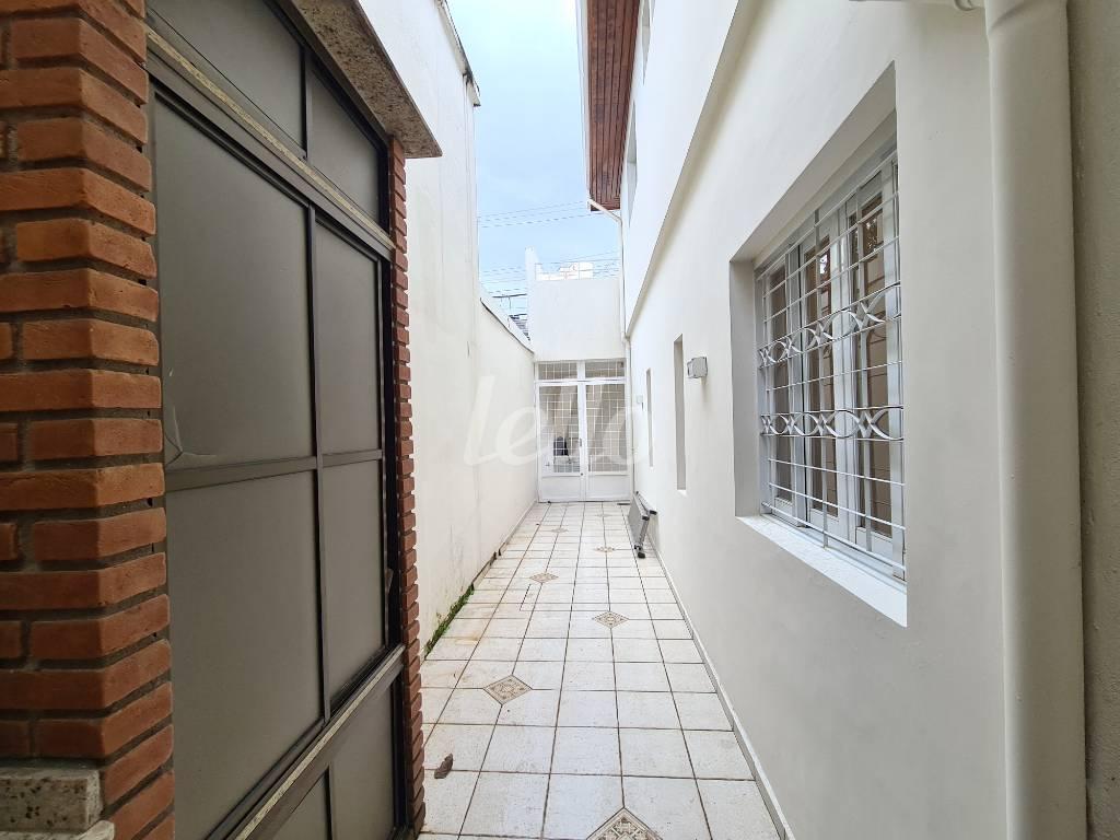 LATERAL de Casa à venda, sobrado com 179 m², 3 quartos e 3 vagas em Mirandopolis - São Paulo