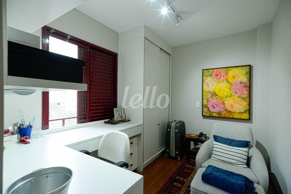 ESCRITÓRIO de Apartamento à venda, Padrão com 150 m², 3 quartos e 3 vagas em Vila Madalena - São Paulo