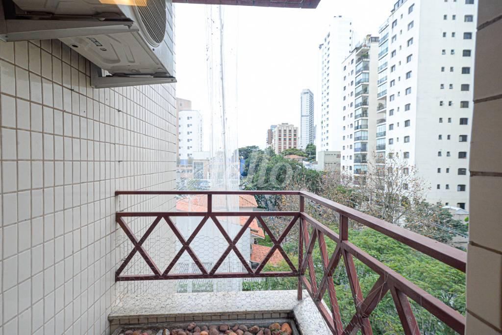 VARANDA MASTER de Apartamento à venda, Padrão com 150 m², 3 quartos e 3 vagas em Vila Madalena - São Paulo