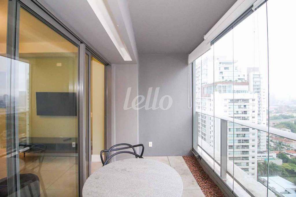 VARANDA de Apartamento para alugar, Padrão com 44 m², 1 quarto e 1 vaga em Brooklin Paulista - São Paulo