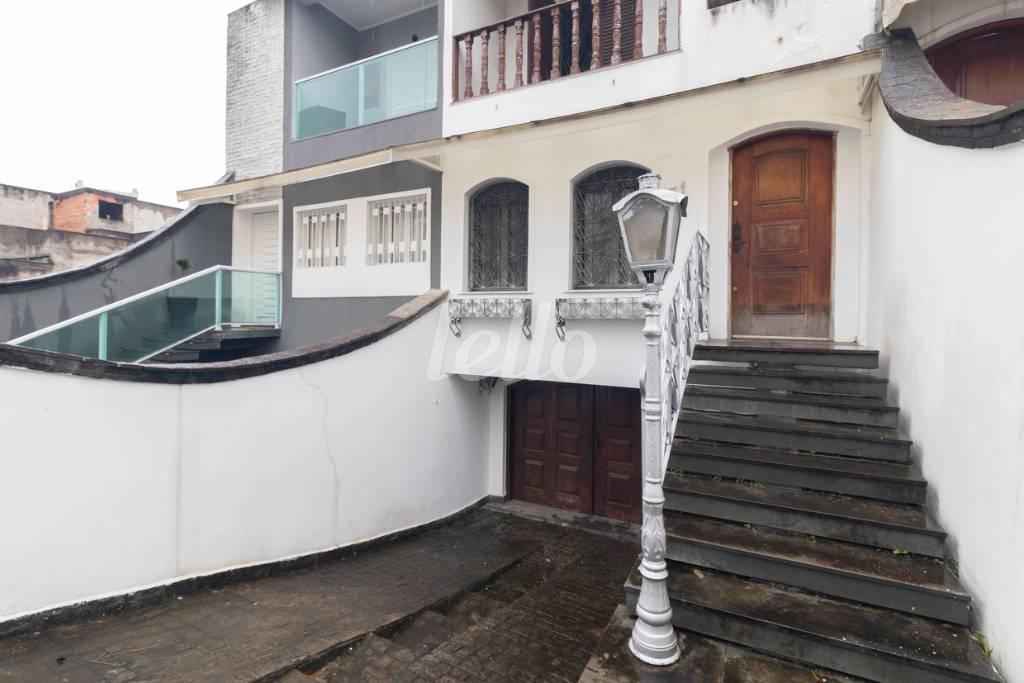 FACHADA de Casa à venda, sobrado com 350 m², 3 quartos e 12 vagas em Vila Invernada - São Paulo
