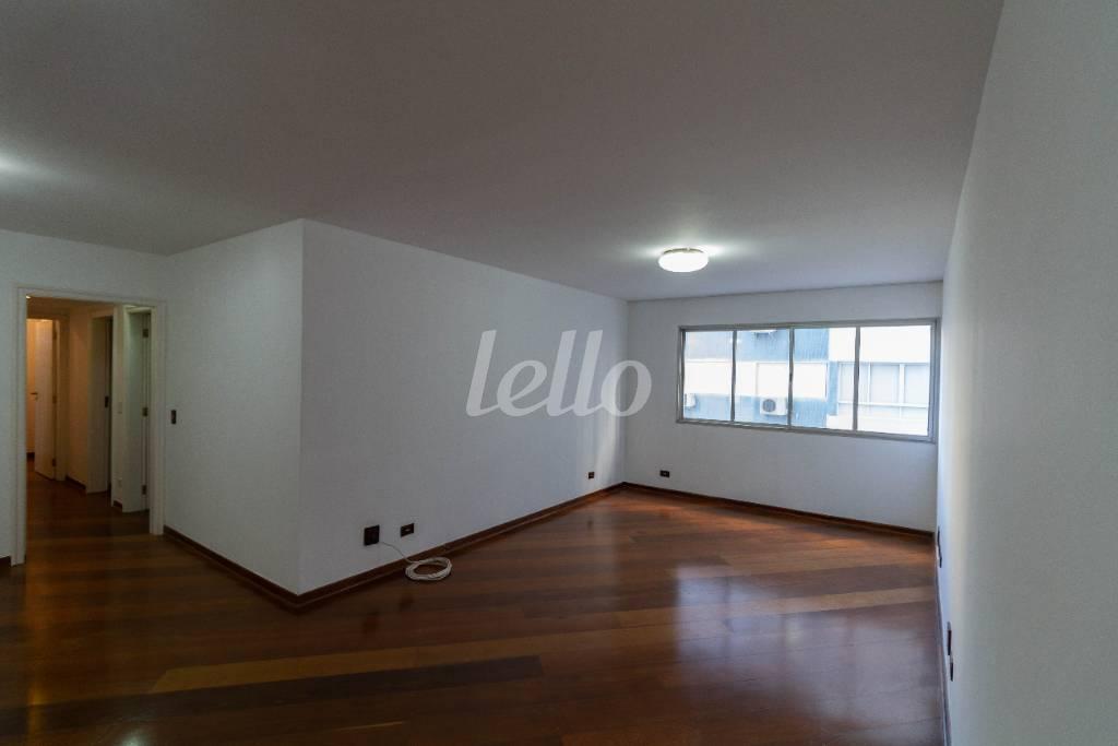 SALA de Apartamento para alugar, Padrão com 150 m², 3 quartos e 1 vaga em Jardim Paulista - São Paulo