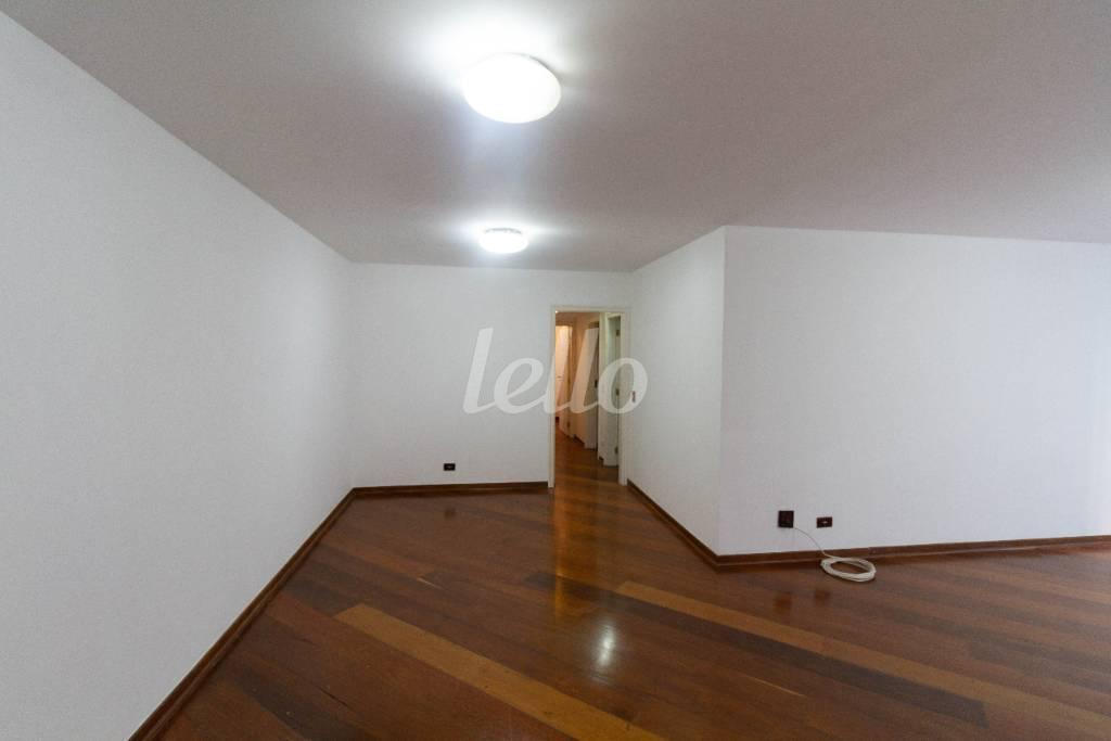SALA de Apartamento para alugar, Padrão com 150 m², 3 quartos e 1 vaga em Jardim Paulista - São Paulo