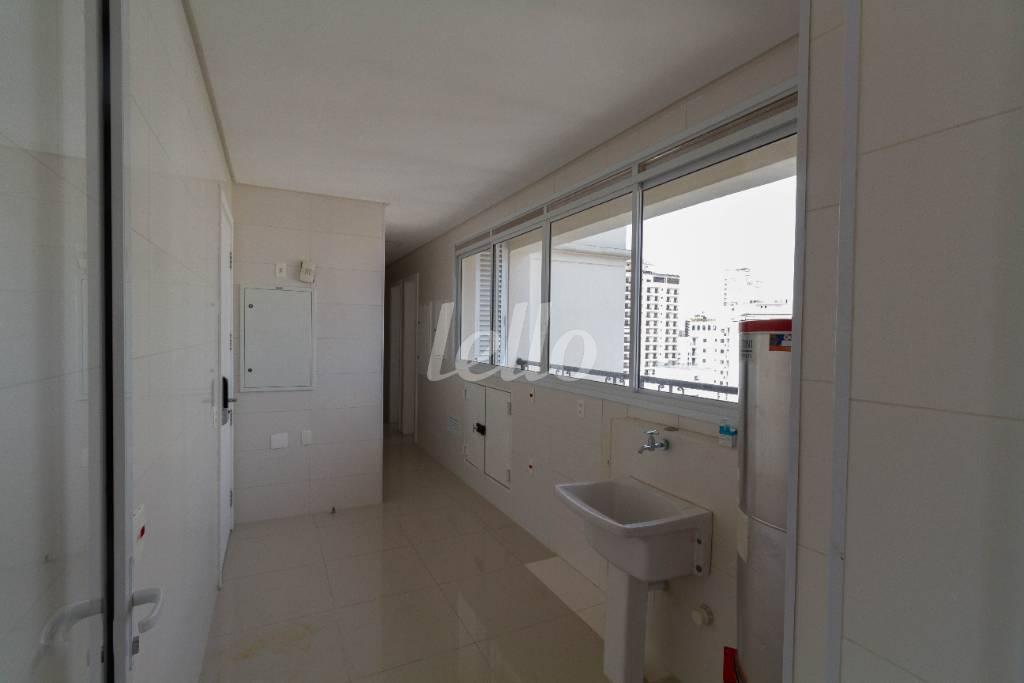 ÁREA DE SERVIÇO de Apartamento para alugar, Padrão com 405 m², 4 quartos e 5 vagas em Indianópolis - São Paulo