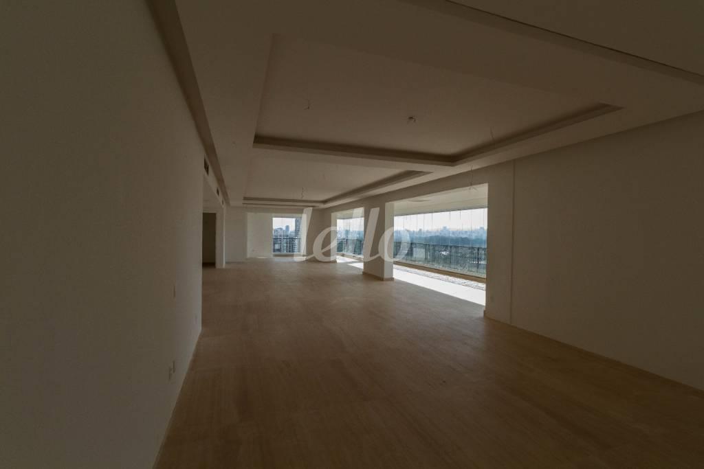 SALA de Apartamento para alugar, Padrão com 405 m², 4 quartos e 5 vagas em Indianópolis - São Paulo