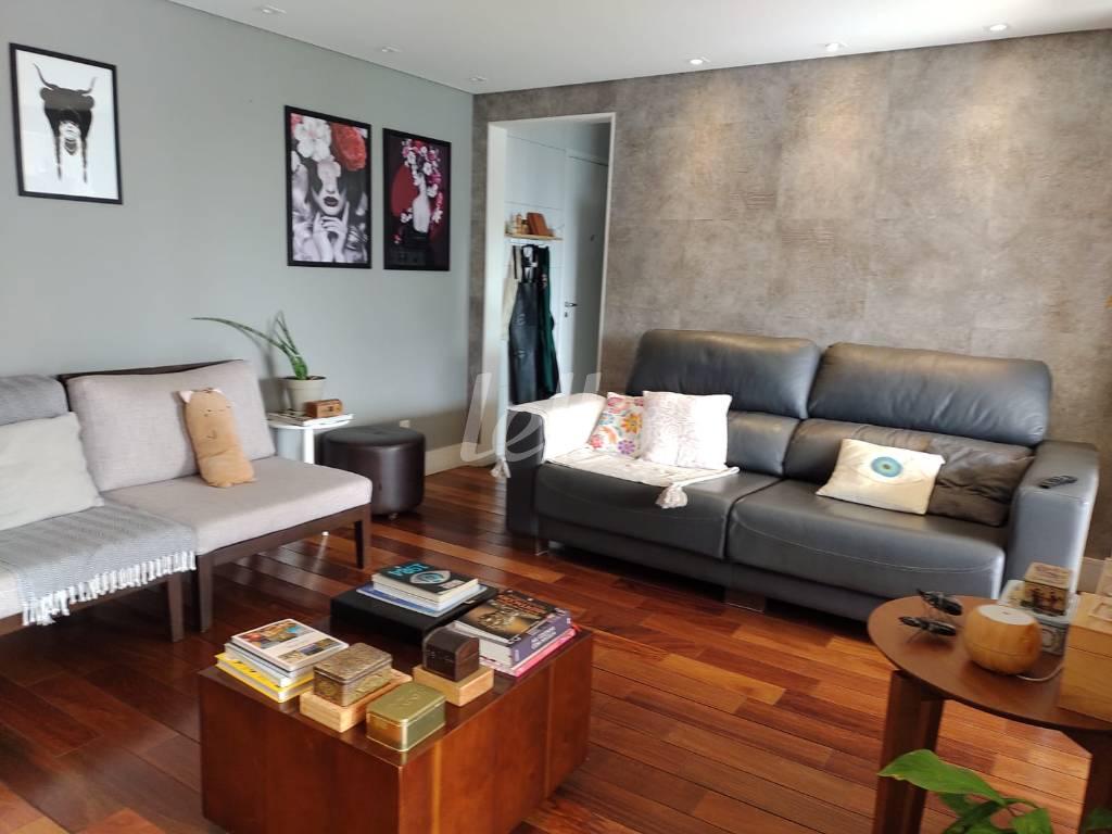 LIVING de Apartamento à venda, Padrão com 98 m², 3 quartos e 2 vagas em Vila Clementino - São Paulo