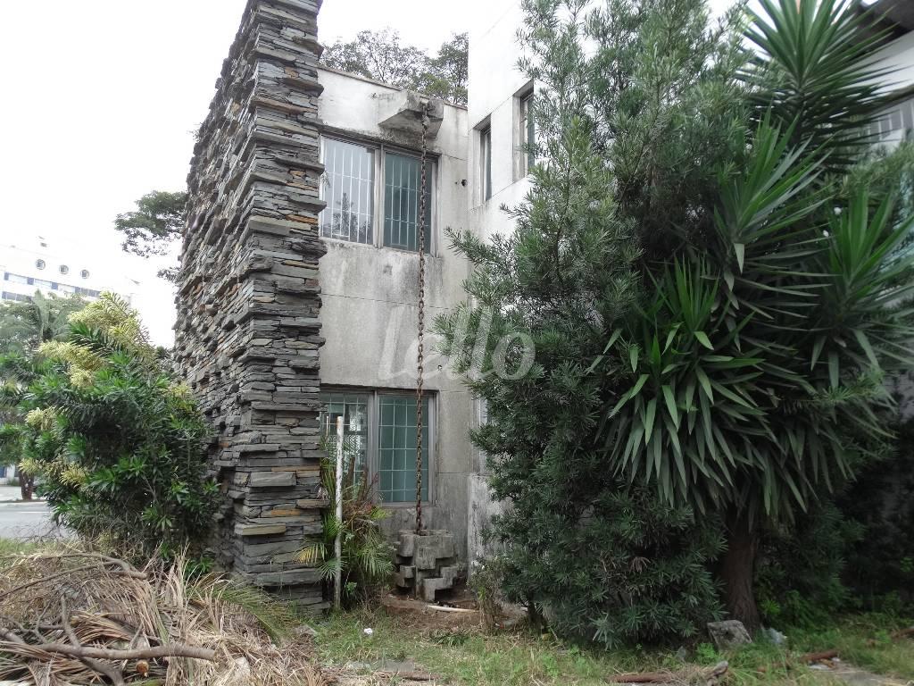 FACHADA de Casa para alugar, sobrado com 450 m², e 11 vagas em Indianópolis - São Paulo