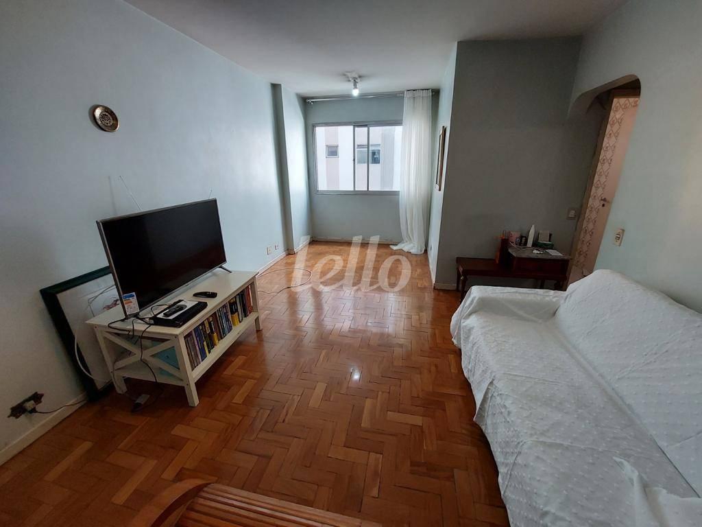 SALA de Apartamento à venda, Padrão com 72 m², 2 quartos e 1 vaga em Indianópolis - São Paulo