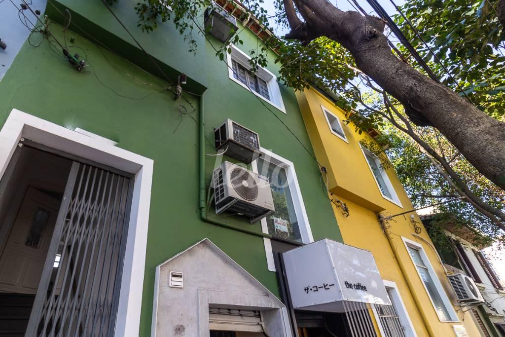 26 FACHADA de Casa para alugar, sobrado com 120 m², e em Pinheiros - São Paulo