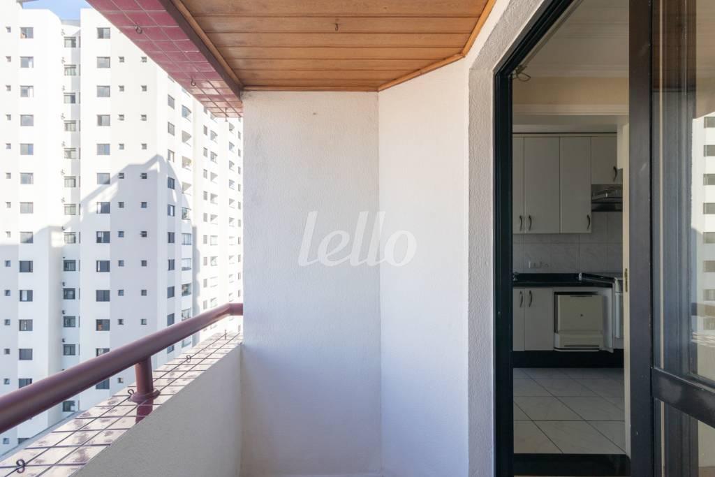 VARANDA de Apartamento à venda, Padrão com 73 m², 2 quartos e 2 vagas em Vila Bertioga - São Paulo