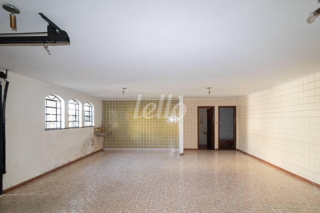 34 - GARAGEM (1) de Casa à venda, sobrado com 316 m², 4 quartos e 5 vagas em Mooca - São Paulo