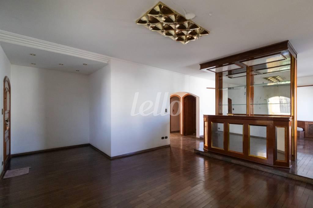 1 - SALA (2) de Casa à venda, sobrado com 316 m², 4 quartos e 5 vagas em Mooca - São Paulo