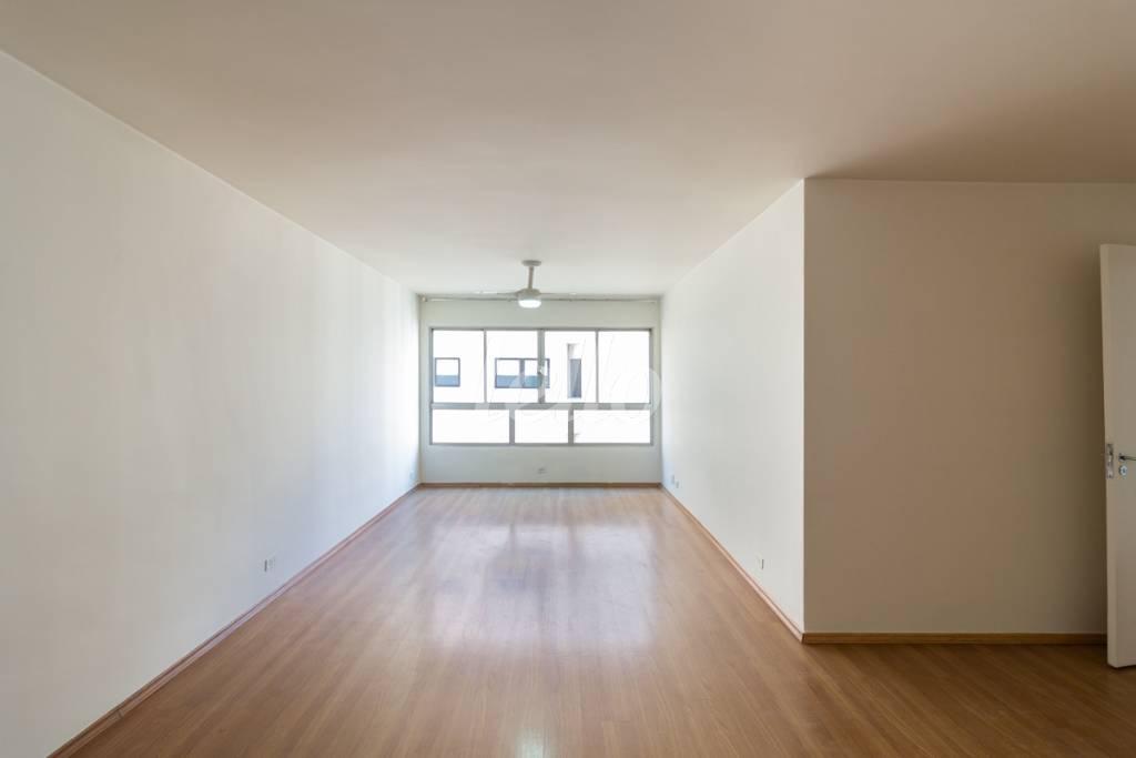 SALA de Apartamento à venda, Padrão com 127 m², 3 quartos e 1 vaga em Jardins - São Paulo