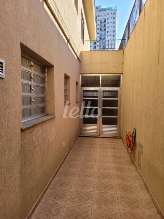 CORREDOR EXTERNO de Casa à venda, sobrado com 294 m², 3 quartos e 3 vagas em Vila Santa Clara - São Paulo