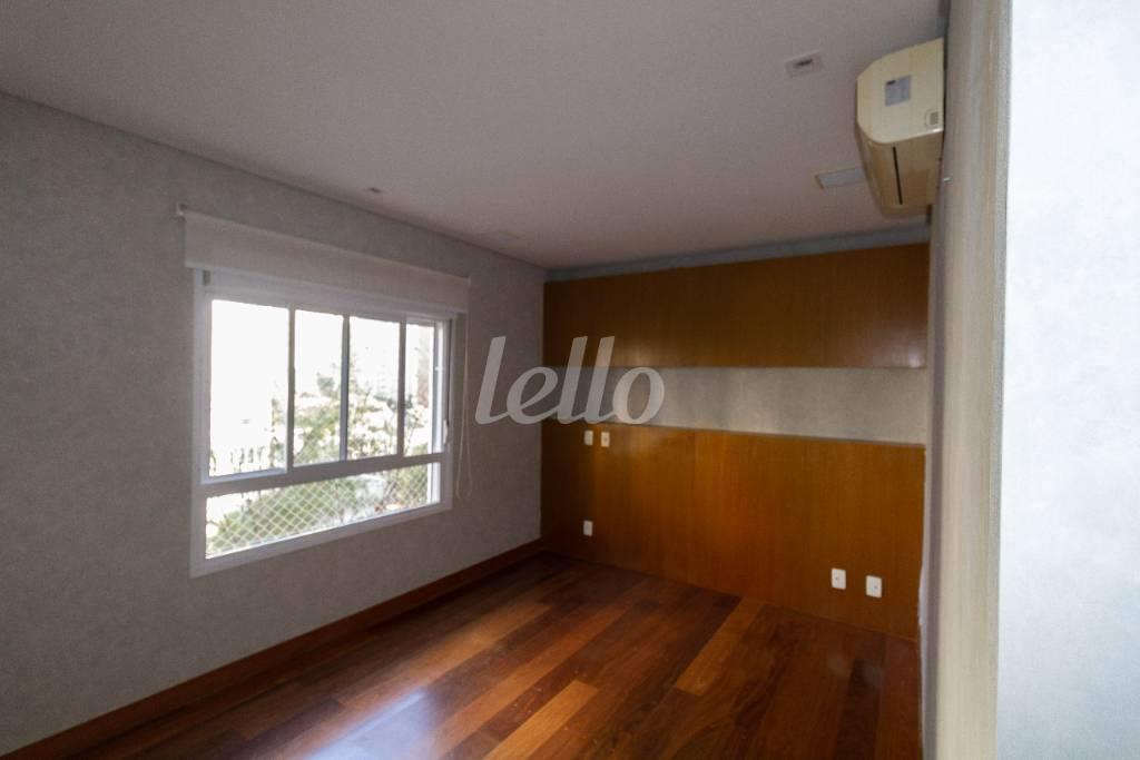 DORMITÓRIO 2 SUÍTE de Apartamento para alugar, Padrão com 194 m², 4 quartos e 4 vagas em Campo Belo - São Paulo