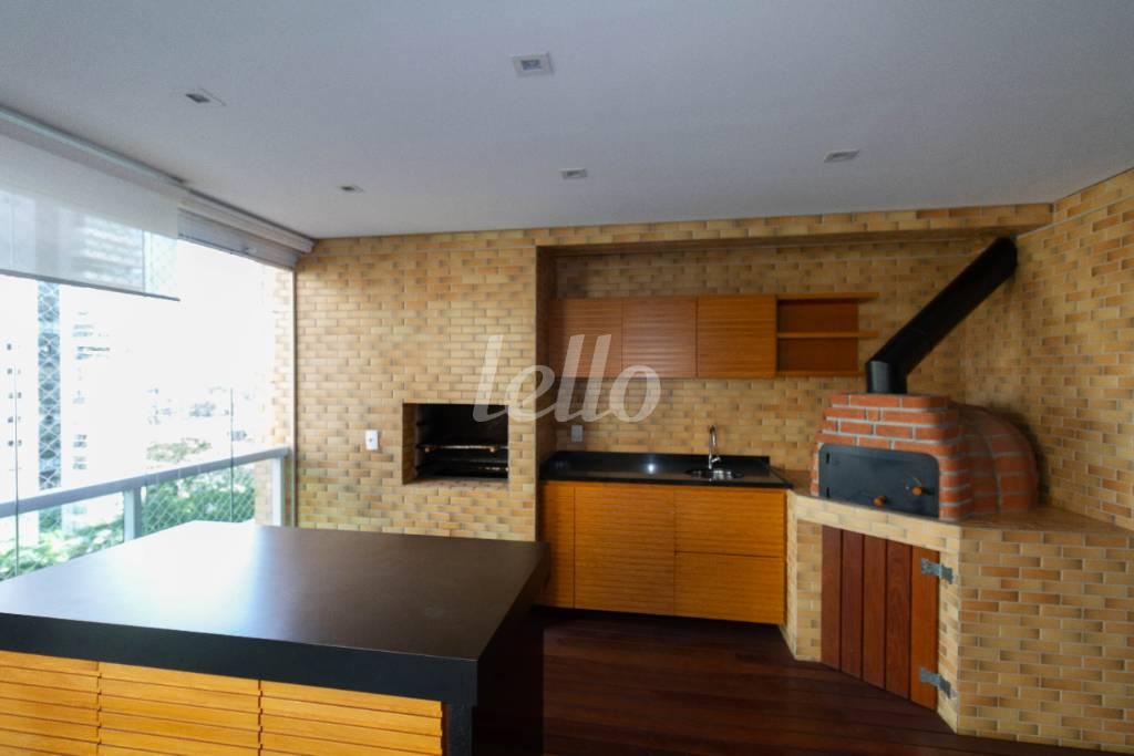 VARANDA GOURMET de Apartamento para alugar, Padrão com 194 m², 4 quartos e 4 vagas em Campo Belo - São Paulo