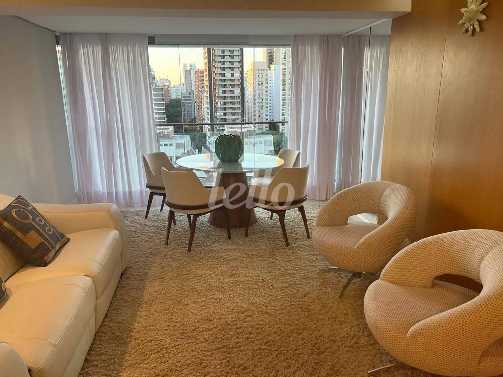 SALA de Apartamento à venda, Flat com 180 m², 3 quartos e 3 vagas em Vila Nova Conceição - São Paulo