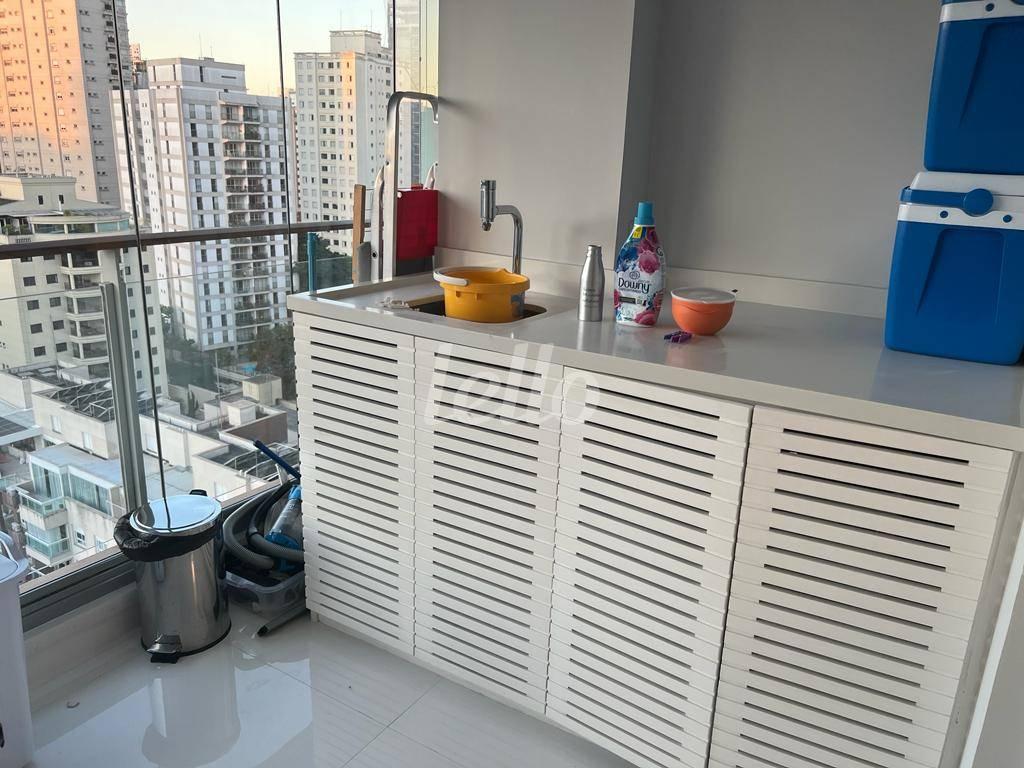 SACADA de Apartamento à venda, Flat com 180 m², 3 quartos e 3 vagas em Vila Nova Conceição - São Paulo