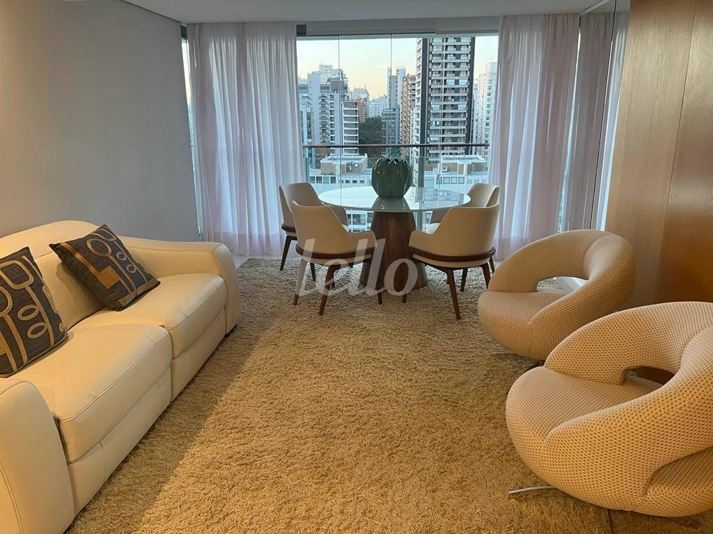 SALA de Apartamento à venda, Flat com 180 m², 3 quartos e 3 vagas em Vila Nova Conceição - São Paulo