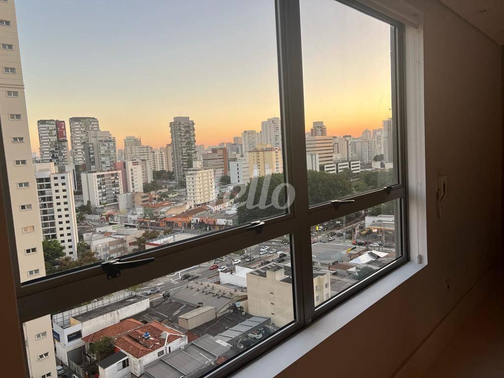 VISÃO EXTERNA de Apartamento à venda, Flat com 180 m², 3 quartos e 3 vagas em Vila Nova Conceição - São Paulo
