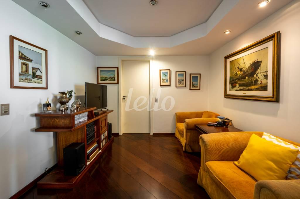 SALA DE TV de Apartamento para alugar, Padrão com 192 m², 4 quartos e 3 vagas em Campo Belo - São Paulo