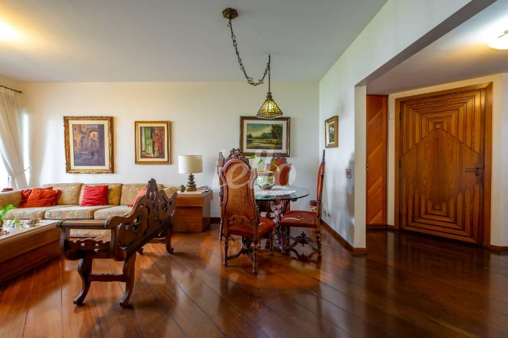 SALA de Apartamento para alugar, Padrão com 192 m², 4 quartos e 3 vagas em Campo Belo - São Paulo