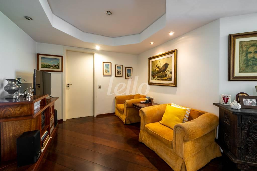 SALA DE TV de Apartamento para alugar, Padrão com 192 m², 4 quartos e 3 vagas em Campo Belo - São Paulo