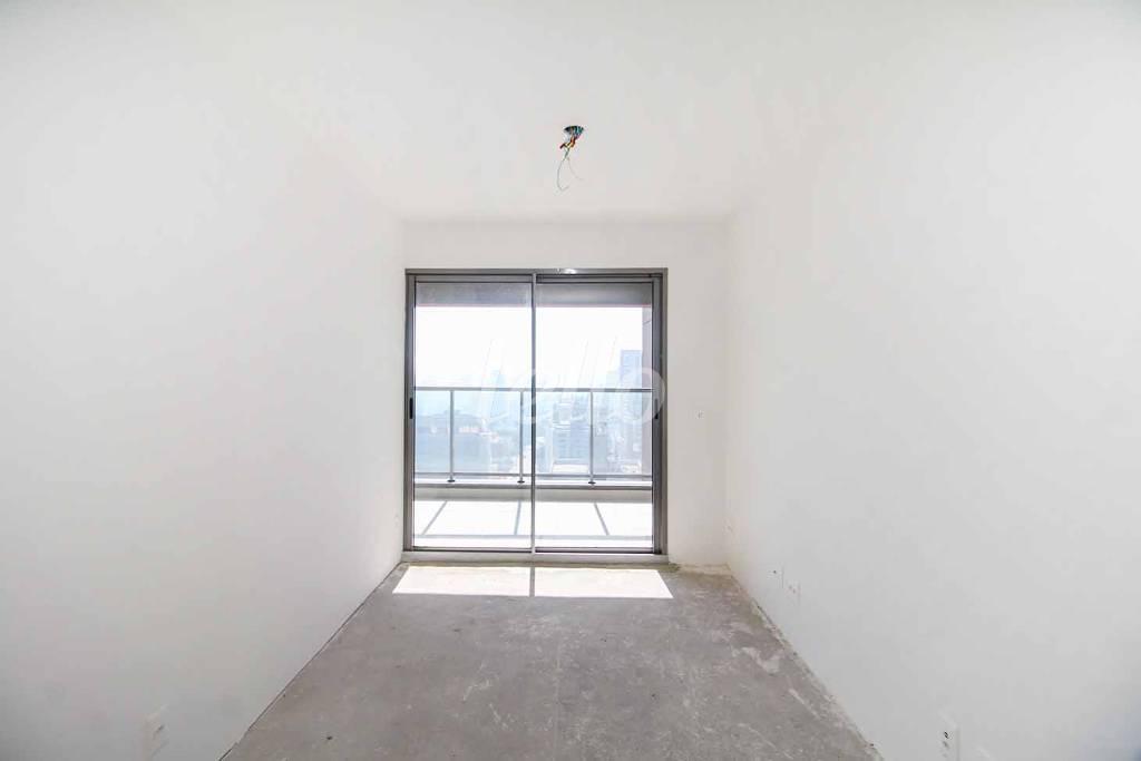 SALA de Apartamento à venda, Padrão com 27 m², 1 quarto e 1 vaga em Santo Amaro - São Paulo