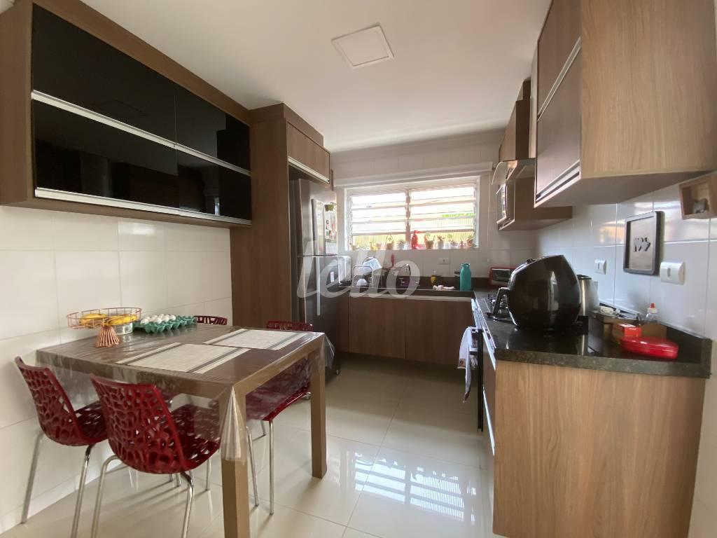 COZINHA de Casa à venda, assobradada com 686 m², 14 quartos e 7 vagas em Jardim São Paulo - São Paulo