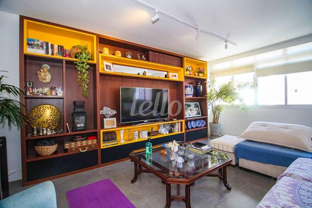 SALA de Apartamento para alugar, Padrão com 169 m², 2 quartos e 1 vaga em Jardim Paulista - São Paulo