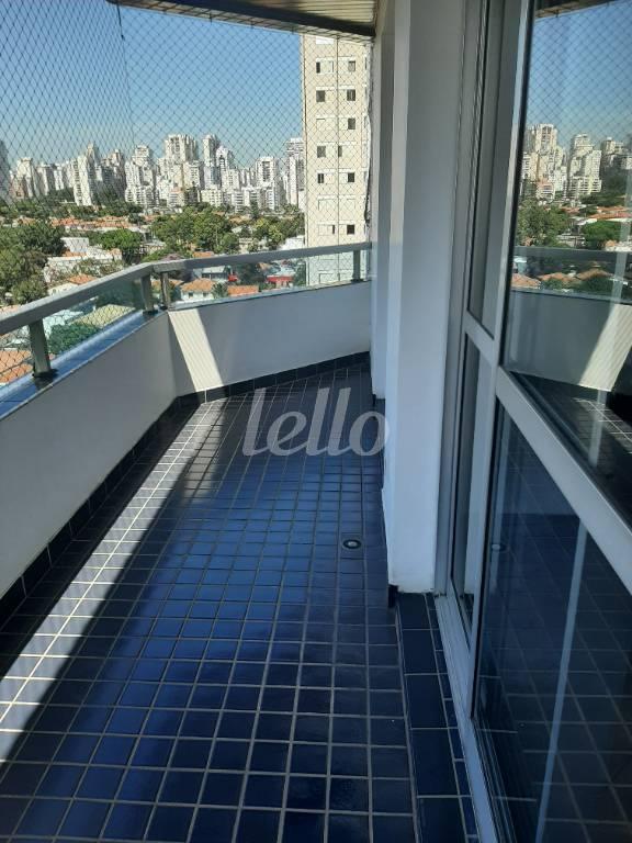 VARANDA de Apartamento para alugar, Padrão com 150 m², 4 quartos e 4 vagas em Vila Olímpia - São Paulo