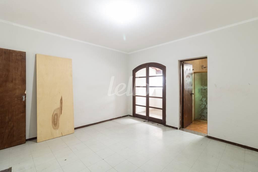 08 SUITE 1 de Casa para alugar, sobrado com 230 m², 3 quartos e 3 vagas em Vila Mafra - São Paulo