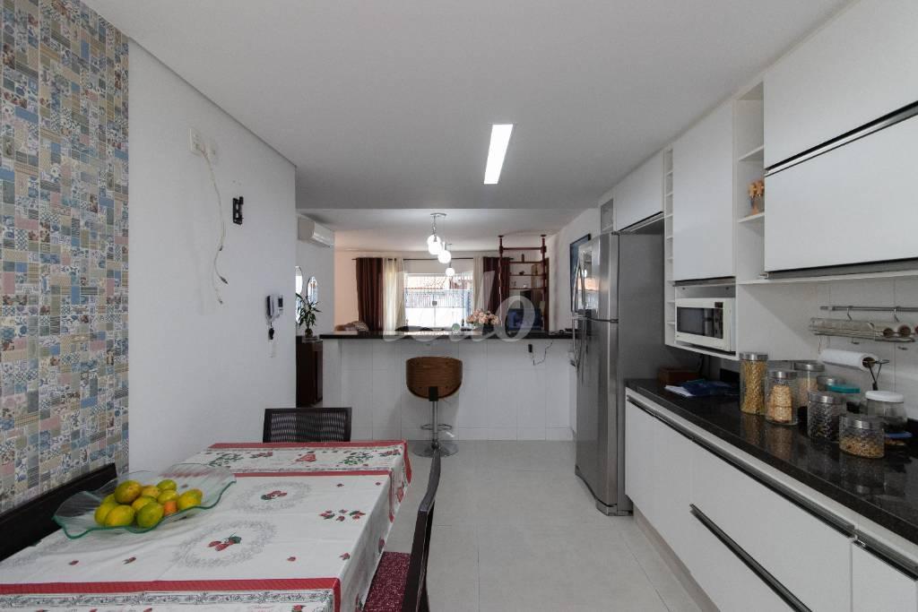 COZINHA (4 DE 4) de Casa à venda, térrea com 193 m², 2 quartos e 3 vagas em Vila Irmãos Arnoni - São Paulo