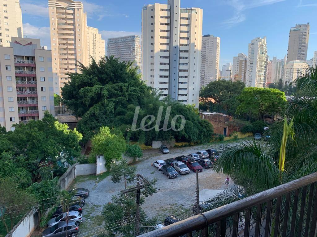 VISTA de Apartamento à venda, Padrão com 120 m², 3 quartos e 2 vagas em Vila Uberabinha - São Paulo