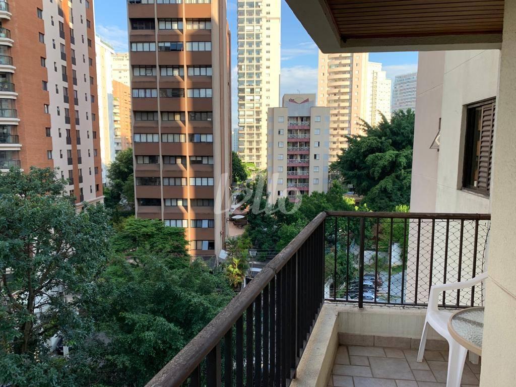 VARANDA de Apartamento à venda, Padrão com 120 m², 3 quartos e 2 vagas em Vila Uberabinha - São Paulo
