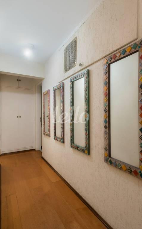 HALL de Apartamento para alugar, Padrão com 105 m², 3 quartos e 2 vagas em Cerqueira Cesar - São Paulo