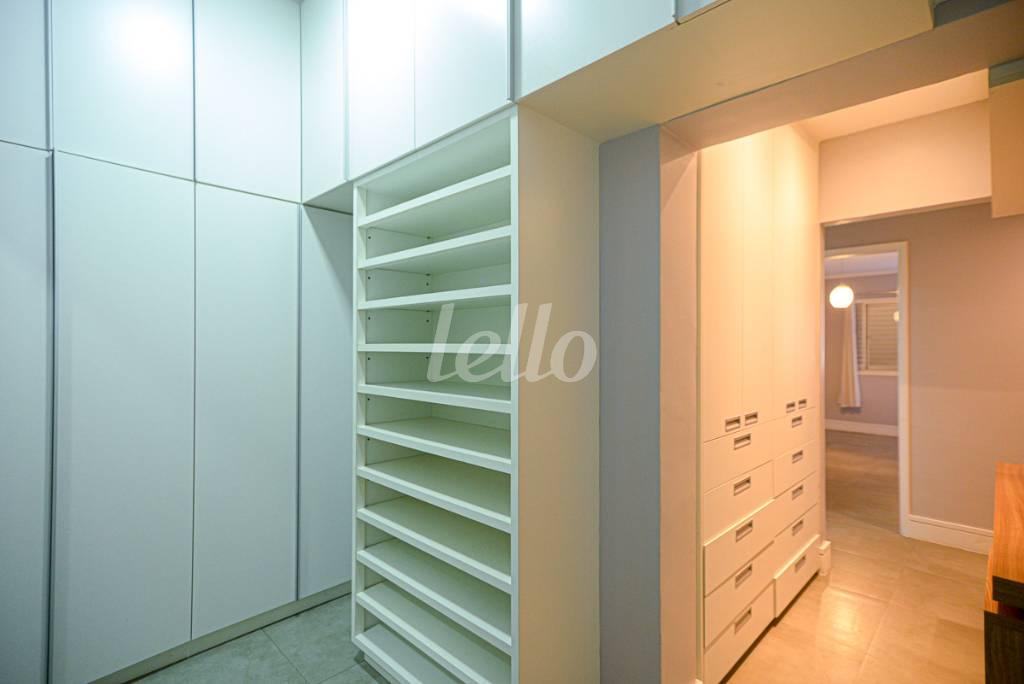 CLOSET de Apartamento à venda, Padrão com 157 m², 3 quartos e 2 vagas em Jardim Paulista - São Paulo