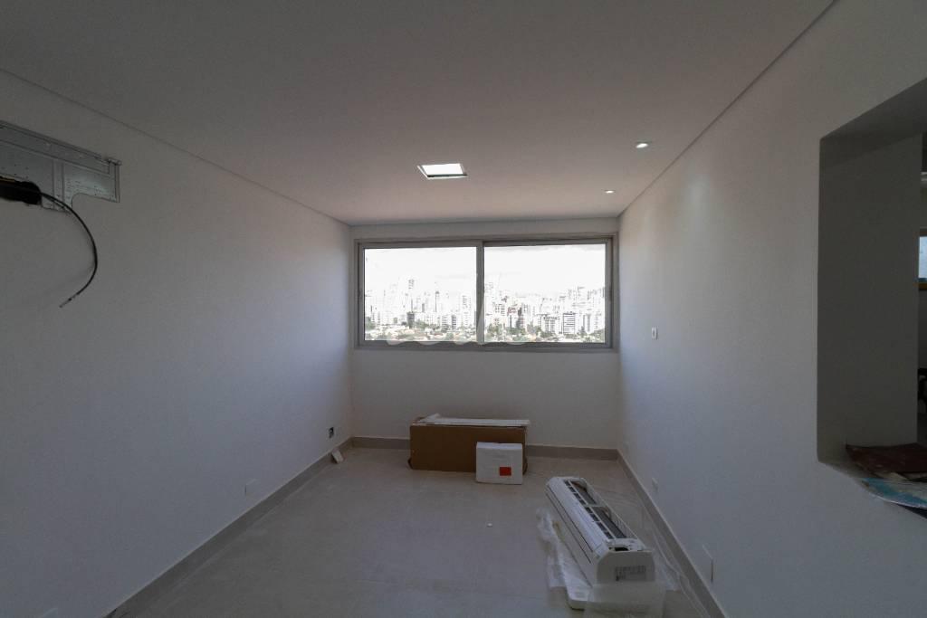 SALA de Apartamento para alugar, Padrão com 68 m², 1 quarto e 1 vaga em Vila Olímpia - São Paulo