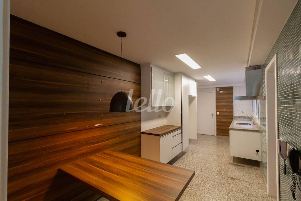 COZINHA de Apartamento à venda, Padrão com 171 m², 3 quartos e 4 vagas em Perdizes - São Paulo