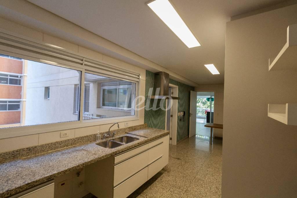 ENTRADA E COZINHA de Apartamento à venda, Padrão com 171 m², 3 quartos e 4 vagas em Perdizes - São Paulo