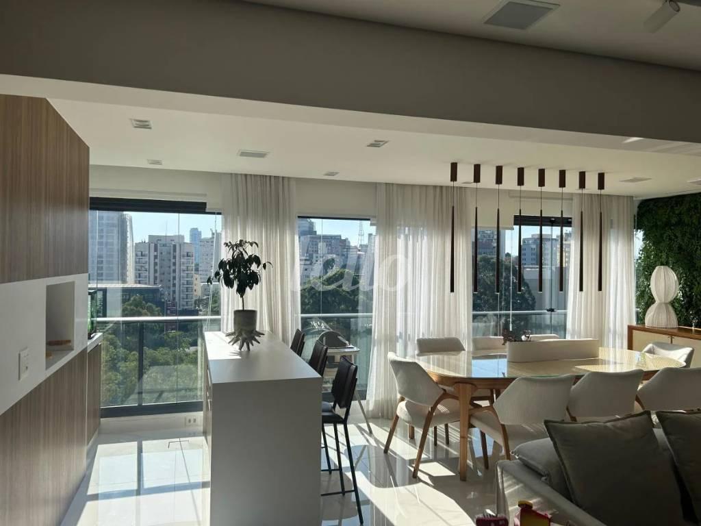 SALA de Apartamento à venda, Padrão com 118 m², 2 quartos e 2 vagas em Pinheiros - São Paulo