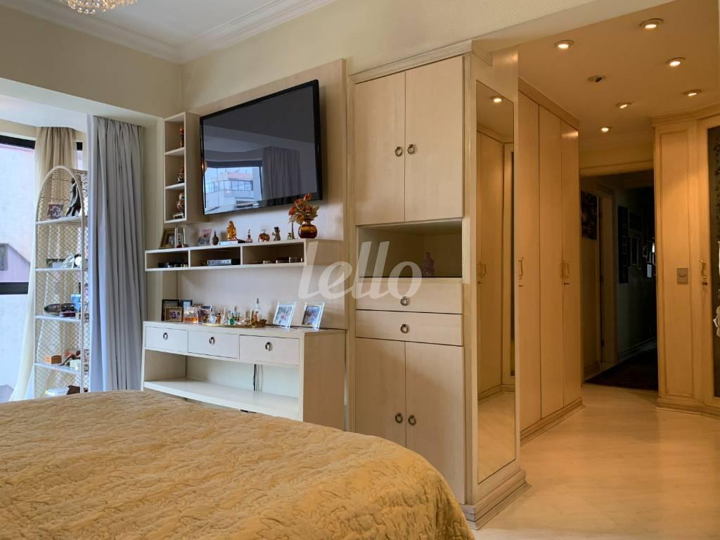 QUARTO de Apartamento para alugar, Padrão com 139 m², 3 quartos e 3 vagas em Jardim Paulista - São Paulo